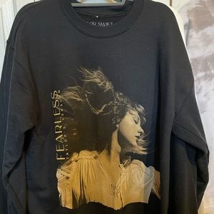 Taylor Swift Fearless album cover crewneck — black, size medium